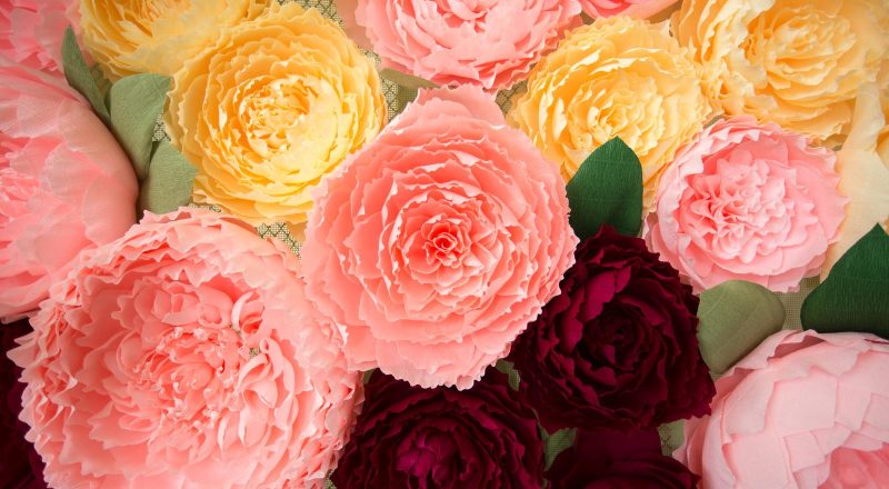 Zijde bloemen zijn verkrijgbaar in allerlei verschillende kleuren en soorten